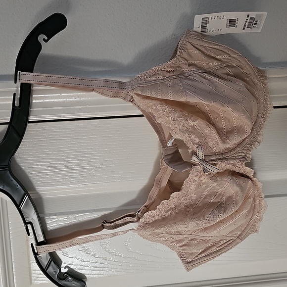 Chantelle Other - 🌸HP🌸Chantelle Rive Gauche Full Coverage Unlined Bra NWT 40DD